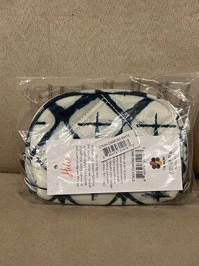 NWT Lug Stash Zip RFID Pouch/Wallet in Diamond White